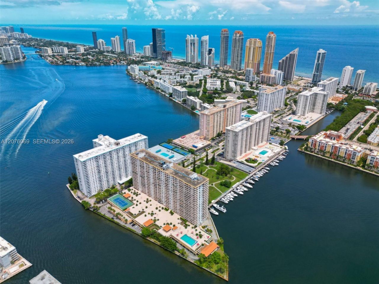 250 174th St, Unit 2304, Sunny Isles Beach, FL 33160 Photo