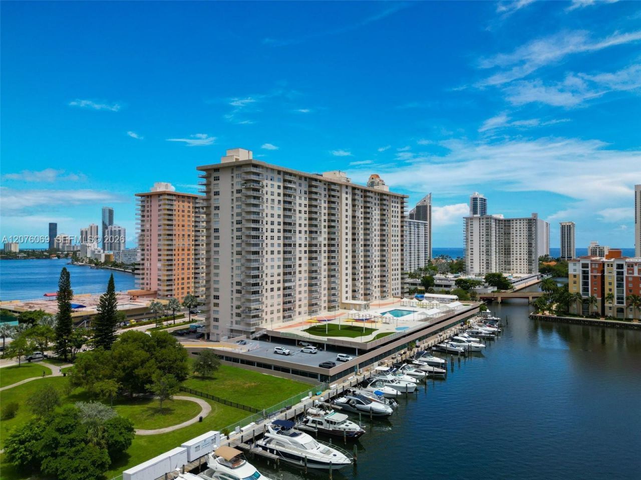 250 174th St, Unit 2304, Sunny Isles Beach, FL 33160 Photo