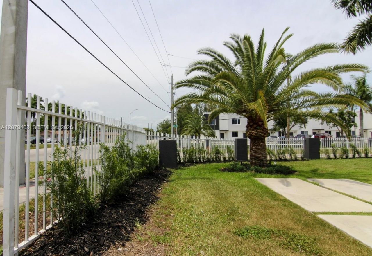 171 NW 158th St , Unit 10, Miami, FL 33169 Photo