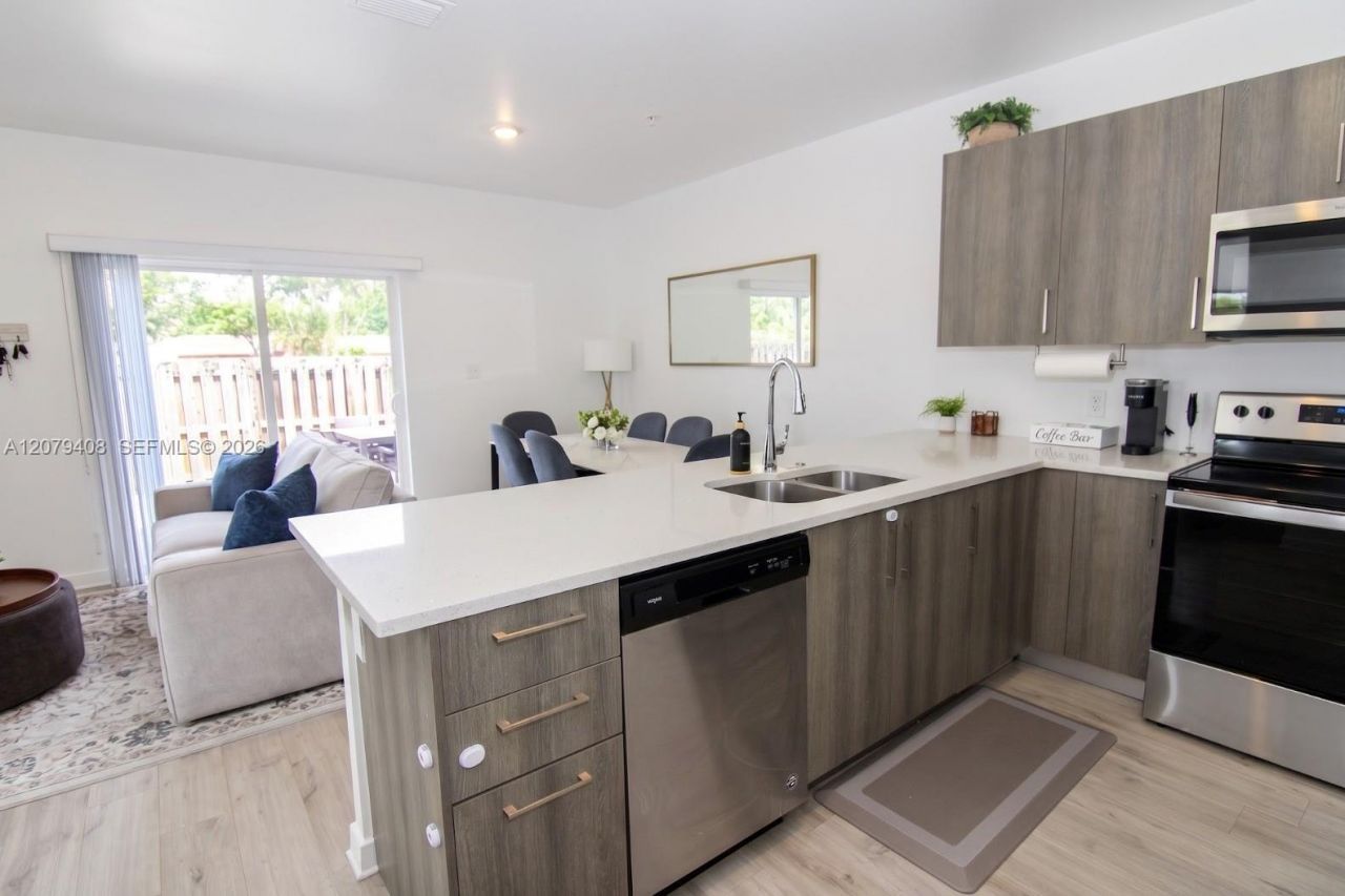 171 NW 158th St , Unit 10, Miami, FL 33169 Photo