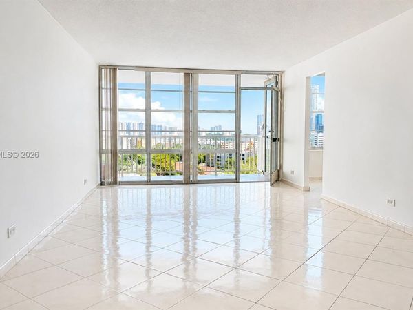 231 174th St , Unit 1215, Sunny Isles Beach, FL 33160