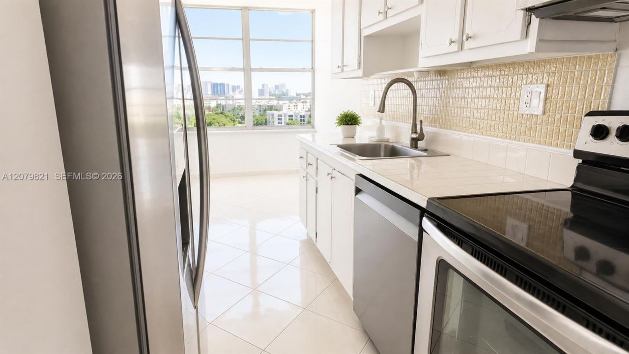 231 174th St , Unit 1215, Sunny Isles Beach, FL 33160 Photo