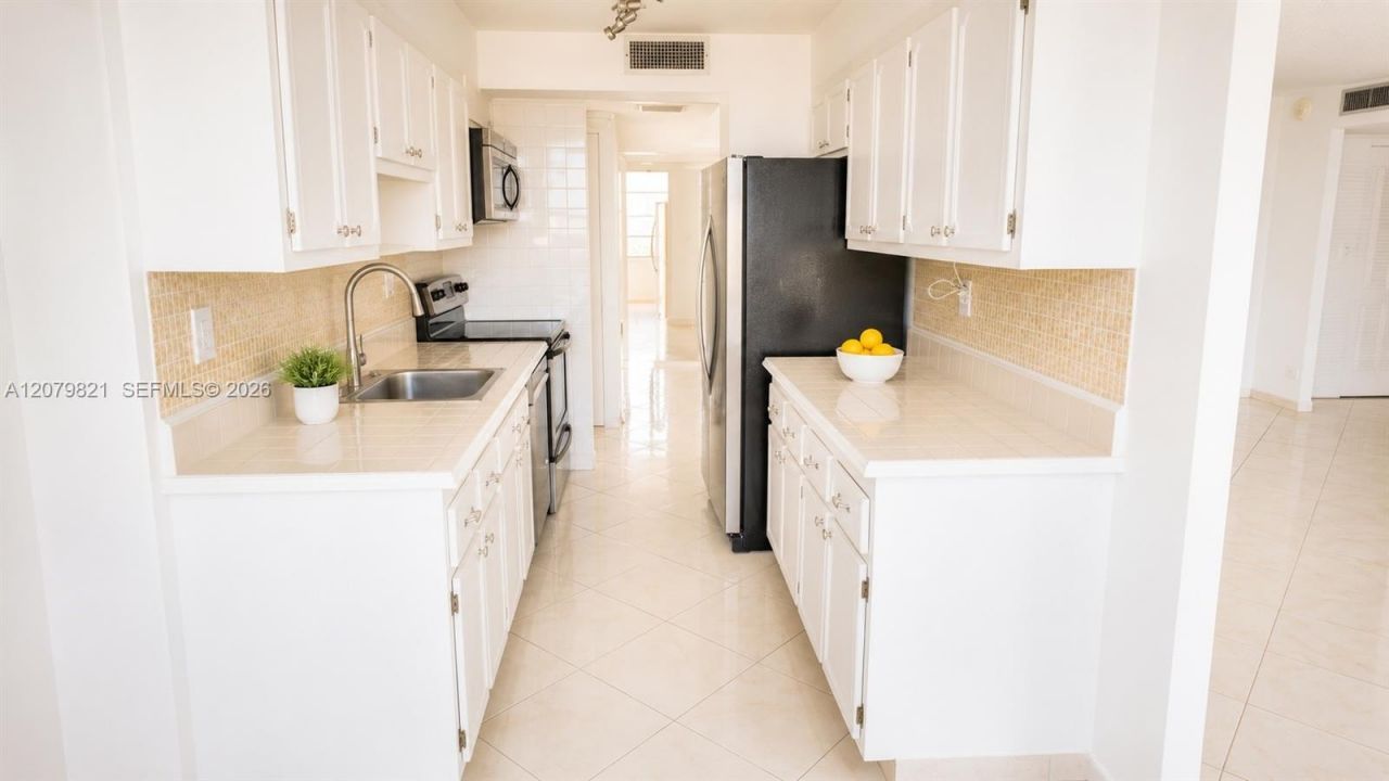 231 174th St , Unit 1215, Sunny Isles Beach, FL 33160 Photo