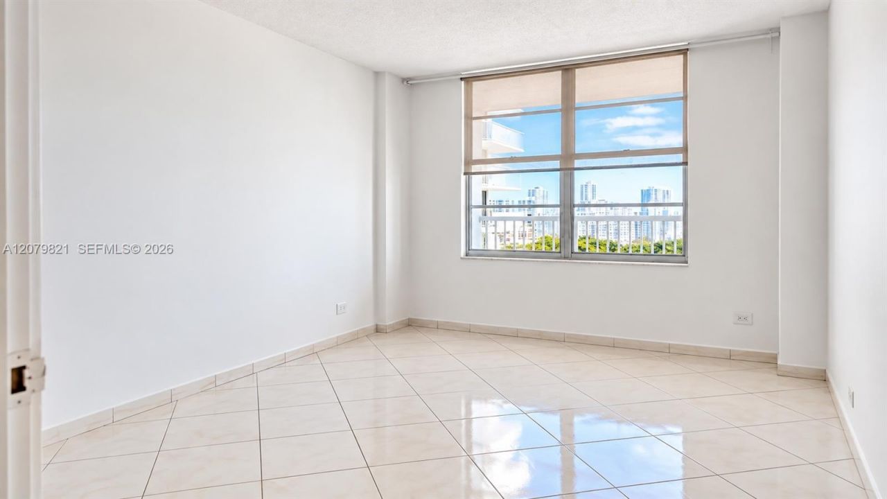 231 174th St , Unit 1215, Sunny Isles Beach, FL 33160 Photo