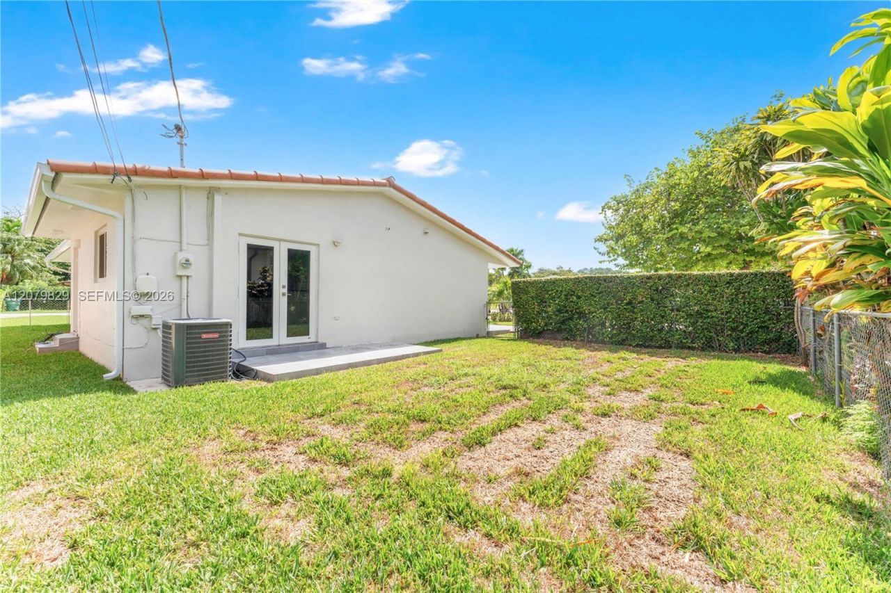 3250 SW 72nd Ct, Unit 3250, Miami, FL 33155 Photo