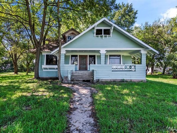 817 S Clinton , Litchfield, IL 62056