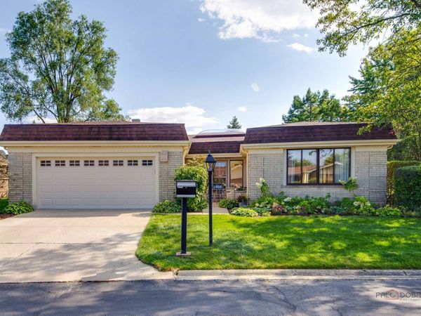 2457 Seville Circle , Northbrook, IL 60062
