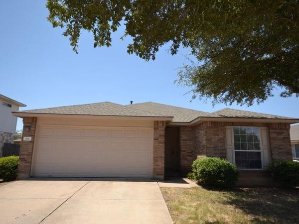 911 Remington DR , Leander, TX 78641