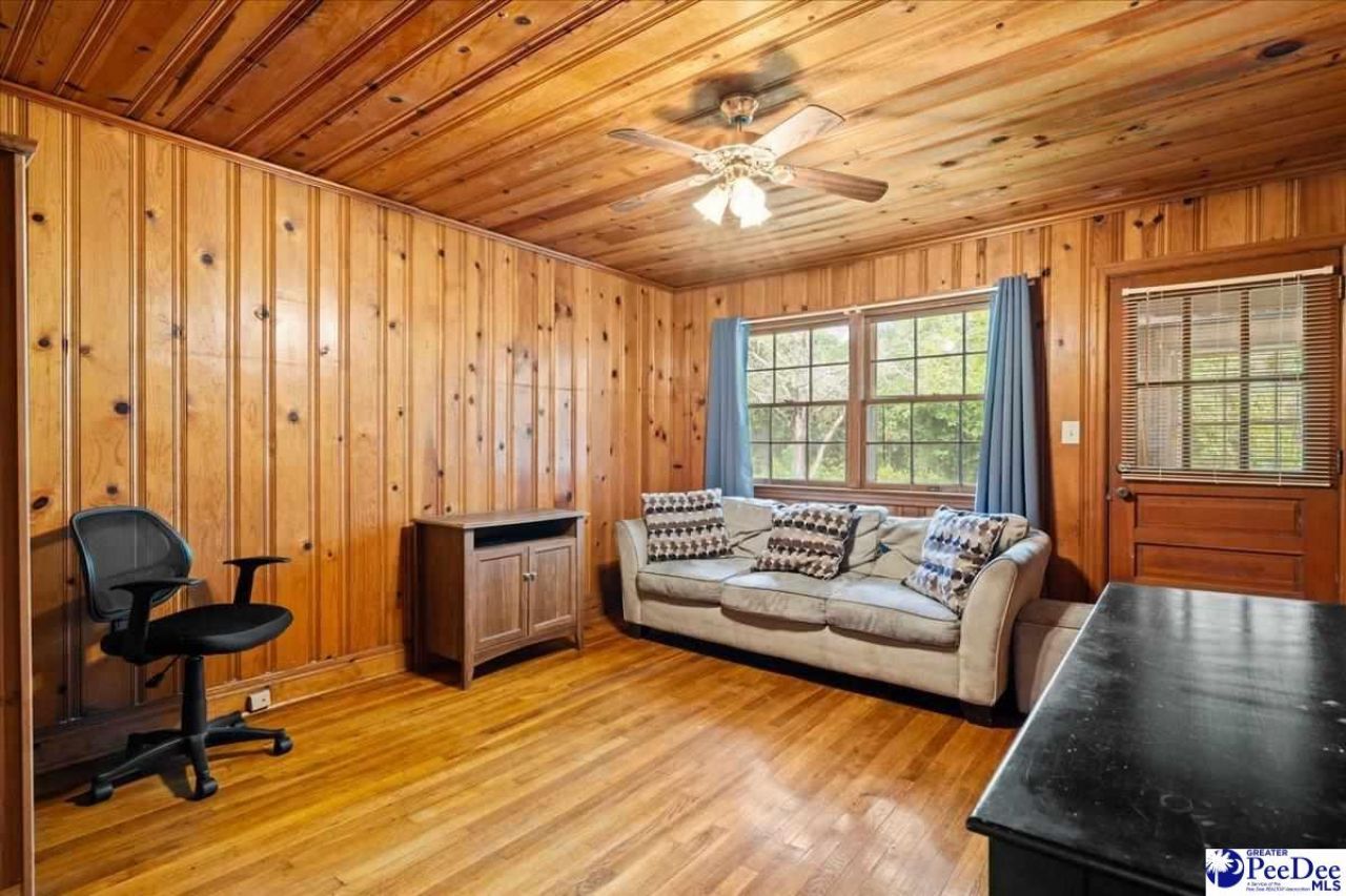 1601 Maple Dr Photo 14