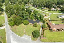 1601 Maple Dr photo 4
