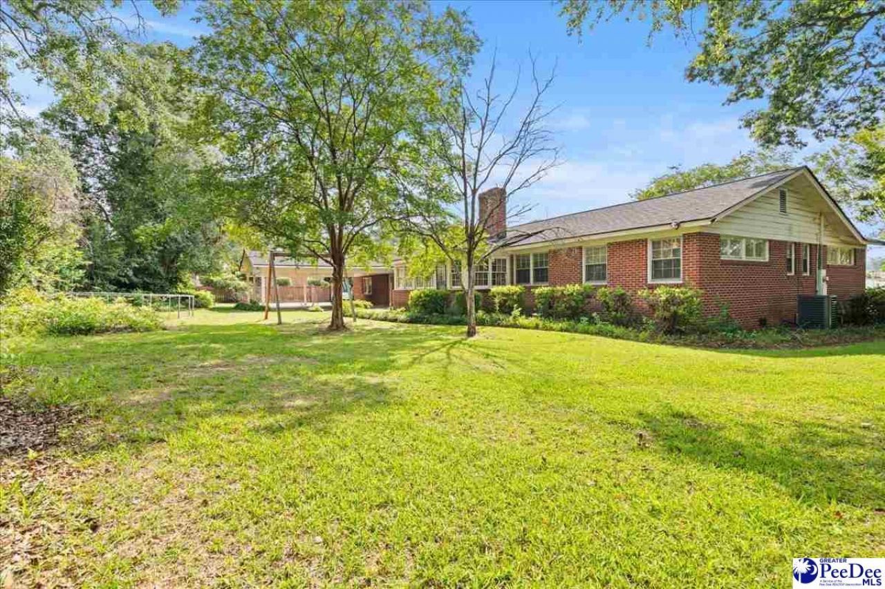1601 Maple Dr Photo 4