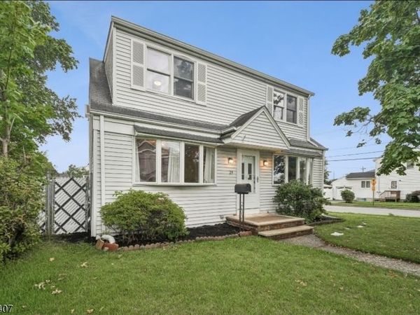 29 Henry St, Elmwood Park, NJ 07407