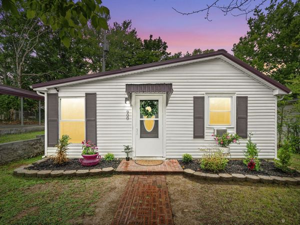900 Oak Ln , Clarksville, TN 37040