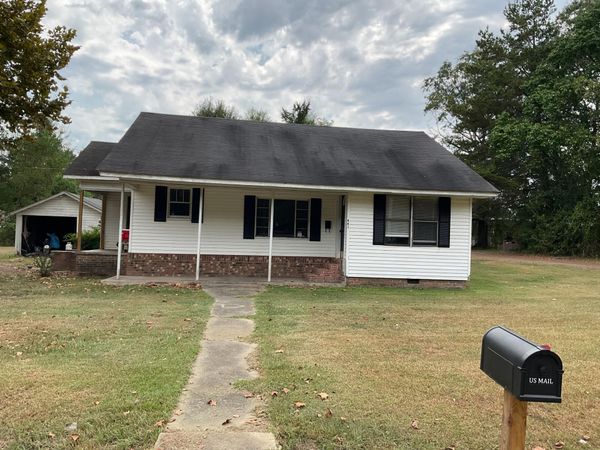 401 Oak St., Ellisville, MS 39437
