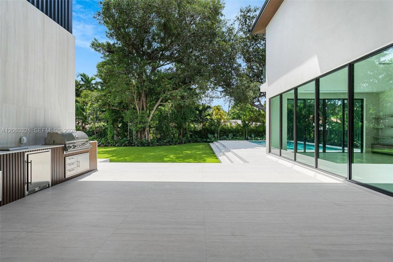 970 NE 92nd St, Miami Shores, FL 33138 Photo