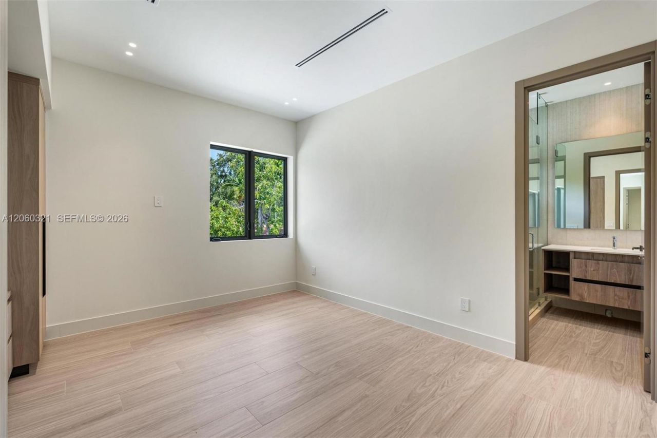 970 NE 92nd St, Miami Shores, FL 33138 Photo