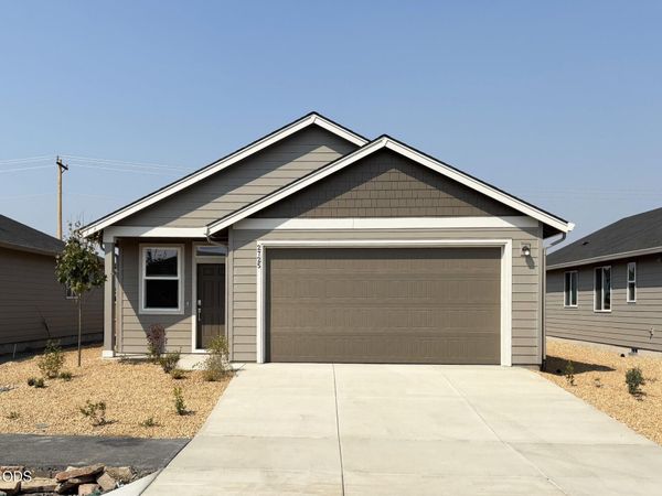 2725 NW 26th Loop North, Redmond, OR 97756