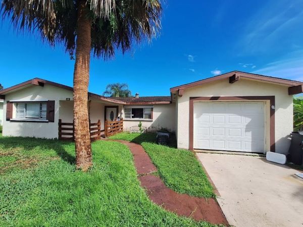 115 SE Camino Street, Port St. Lucie, FL 34952