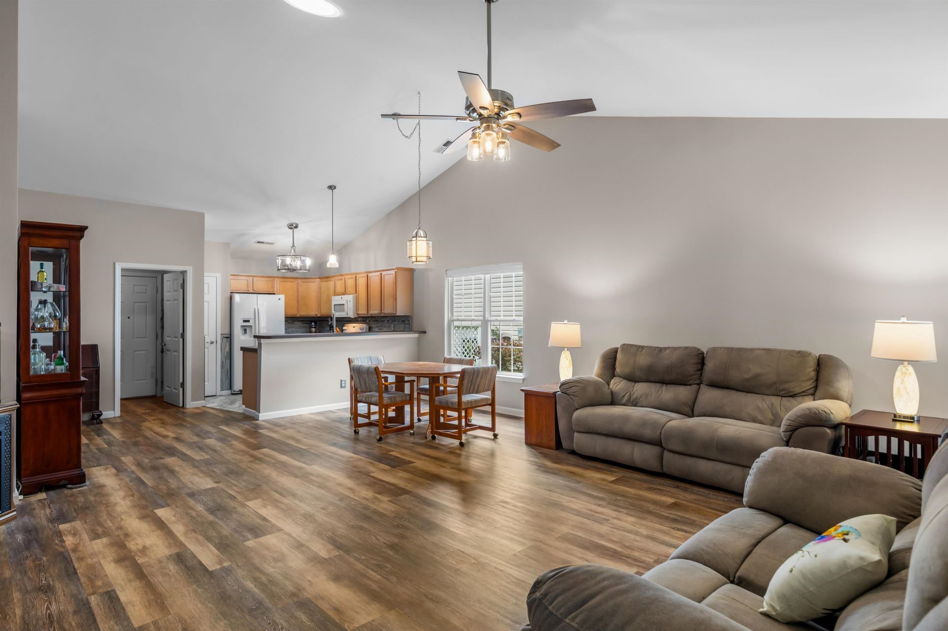 6479 Royal Pine Dr. Photo 5
