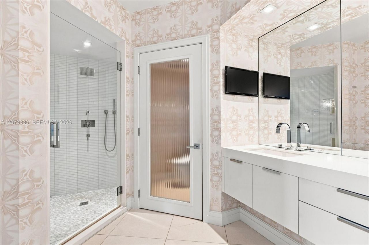 400 Alton Rd, Unit 1804, Miami Beach, FL 33139 Photo