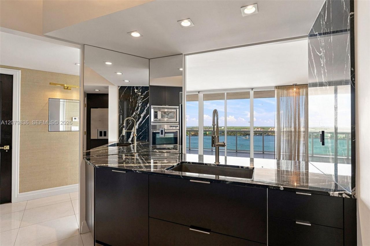 400 Alton Rd, Unit 1804, Miami Beach, FL 33139 Photo