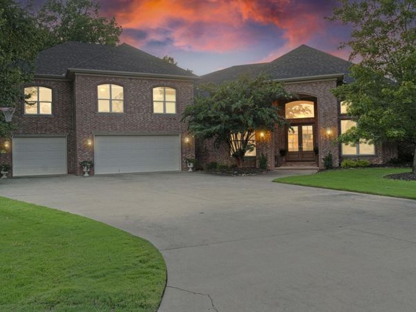216 Seminole Lane, Maumelle, AR 72113