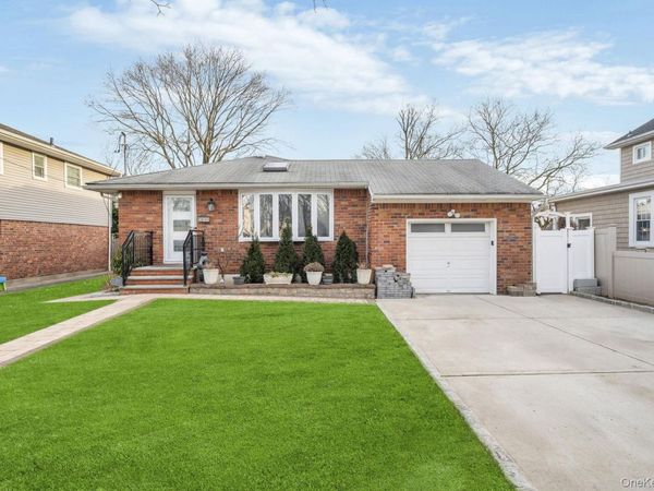 1810 N Jerusalem Road , North Bellmore, NY 11710
