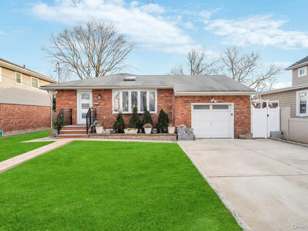 1810 N Jerusalem Road , North Bellmore, NY 11710