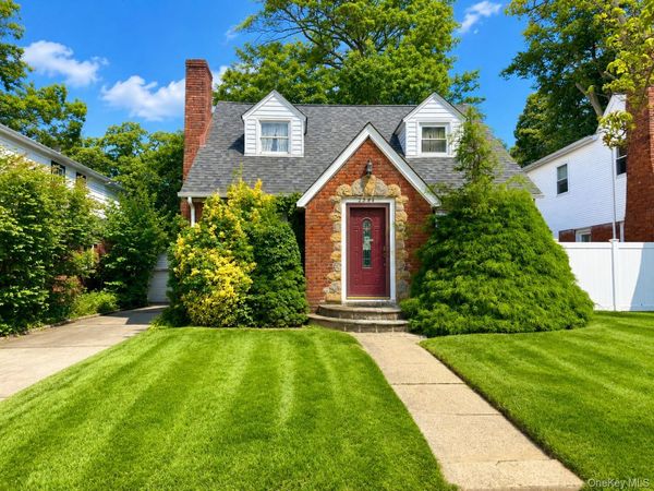 2284 Wynsum Avenue , Merrick, NY 11566