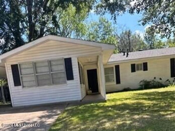 3050 Meadow Forest Drive, Jackson, MS 39212