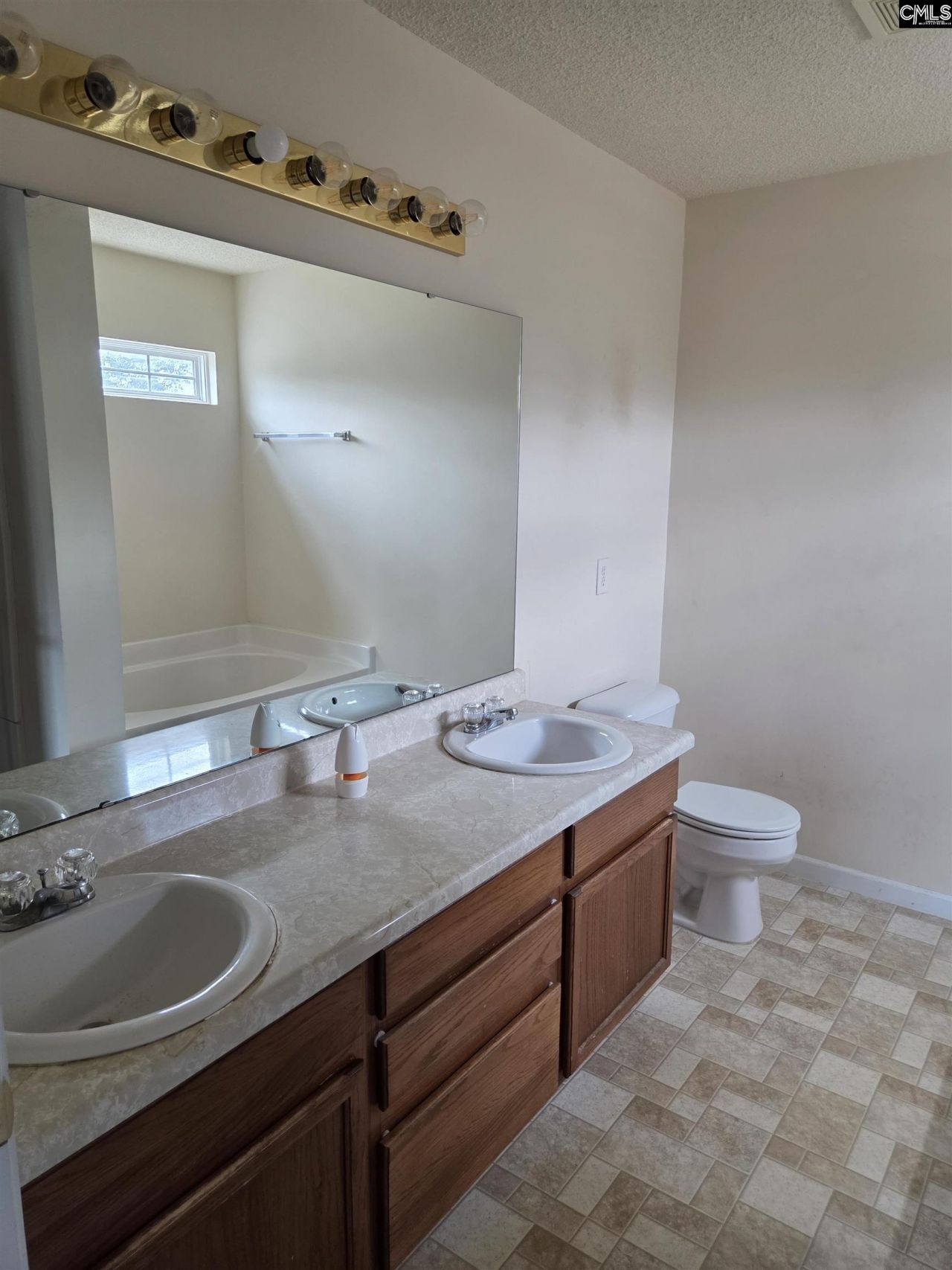 220 Appletree Lane Photo 41