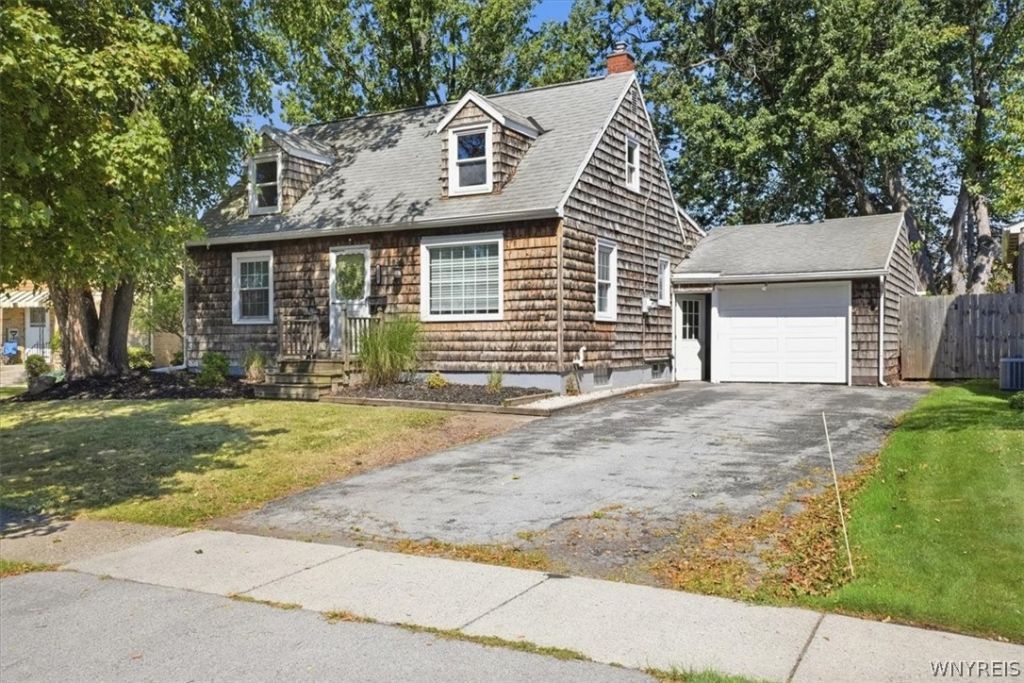 132 Farmingdale Road, Buffalo, NY 14225 Main Photo