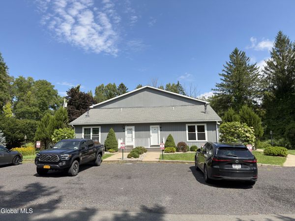 3 Salem Court, Unit 3B, New Scotland, NY 12203