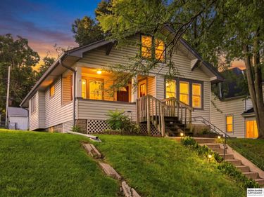 823 N 43 Street, Omaha, NE 68131