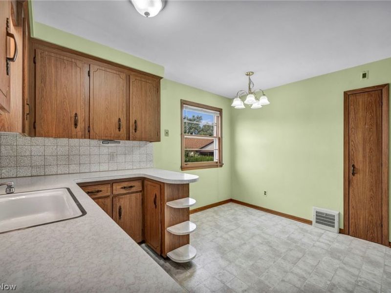 13107 Woodward Boulevard, Garfield Heights, OH 44125 Photo 12