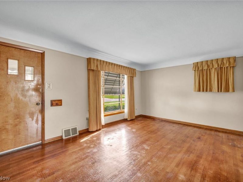 13107 Woodward Boulevard, Garfield Heights, OH 44125 Photo 5