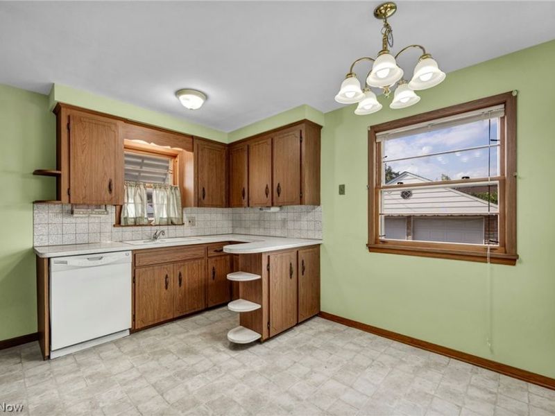 13107 Woodward Boulevard, Garfield Heights, OH 44125 Photo 9