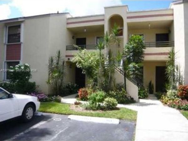 1060 N Hiatus Rd , Unit 1060, Pembroke Pines, FL 33026
