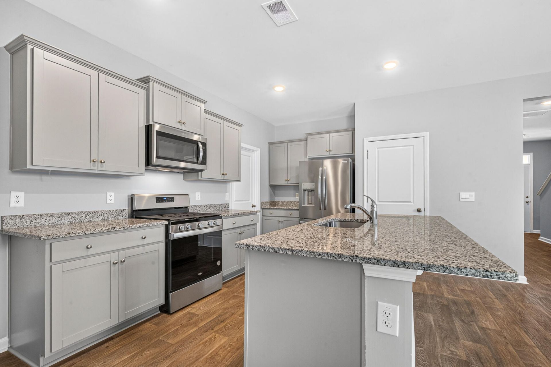 706 Ladywood Photo 13