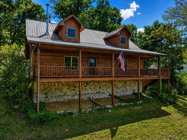 28 Edd Hackett Rd, Pleasant Shade, TN 37145
