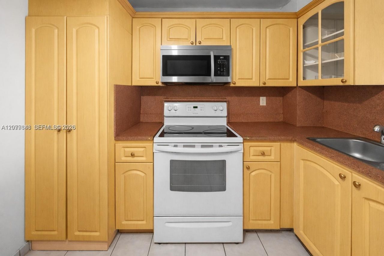6450 Collins Ave, Unit 205, Miami Beach, FL 33141 Photo