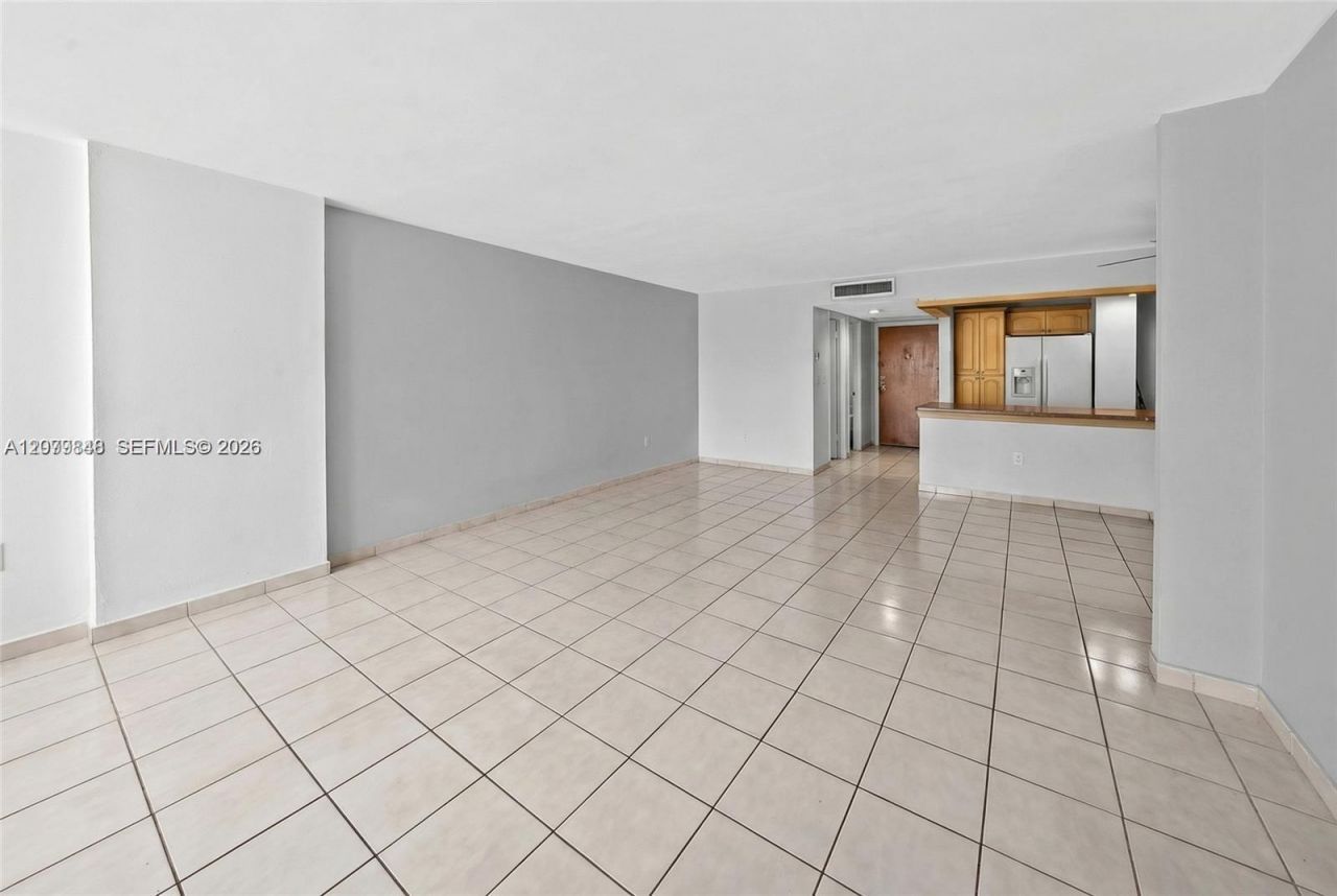6450 Collins Ave, Unit 205, Miami Beach, FL 33141 Photo