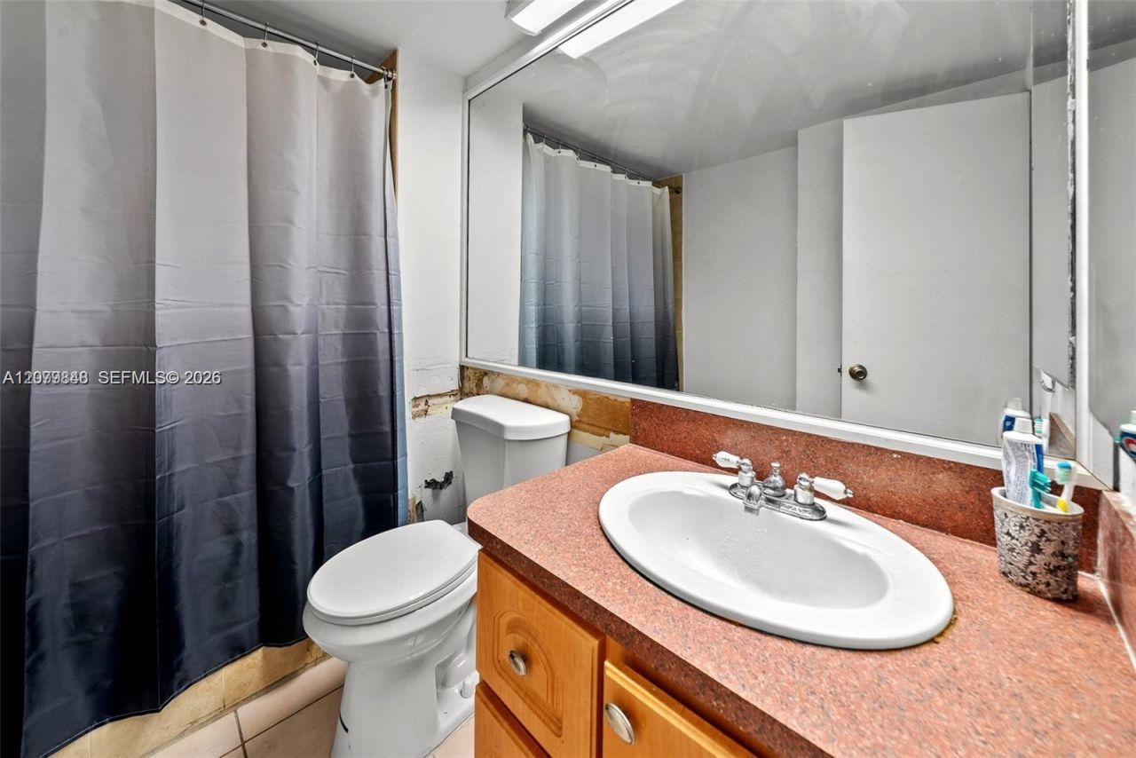 6450 Collins Ave, Unit 205, Miami Beach, FL 33141 Photo