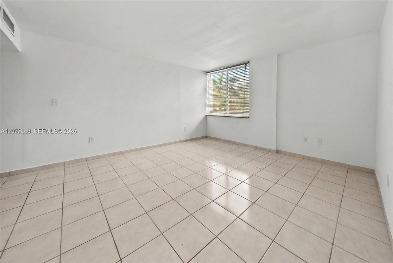 6450 Collins Ave, Unit 205, Miami Beach, FL 33141 Photo