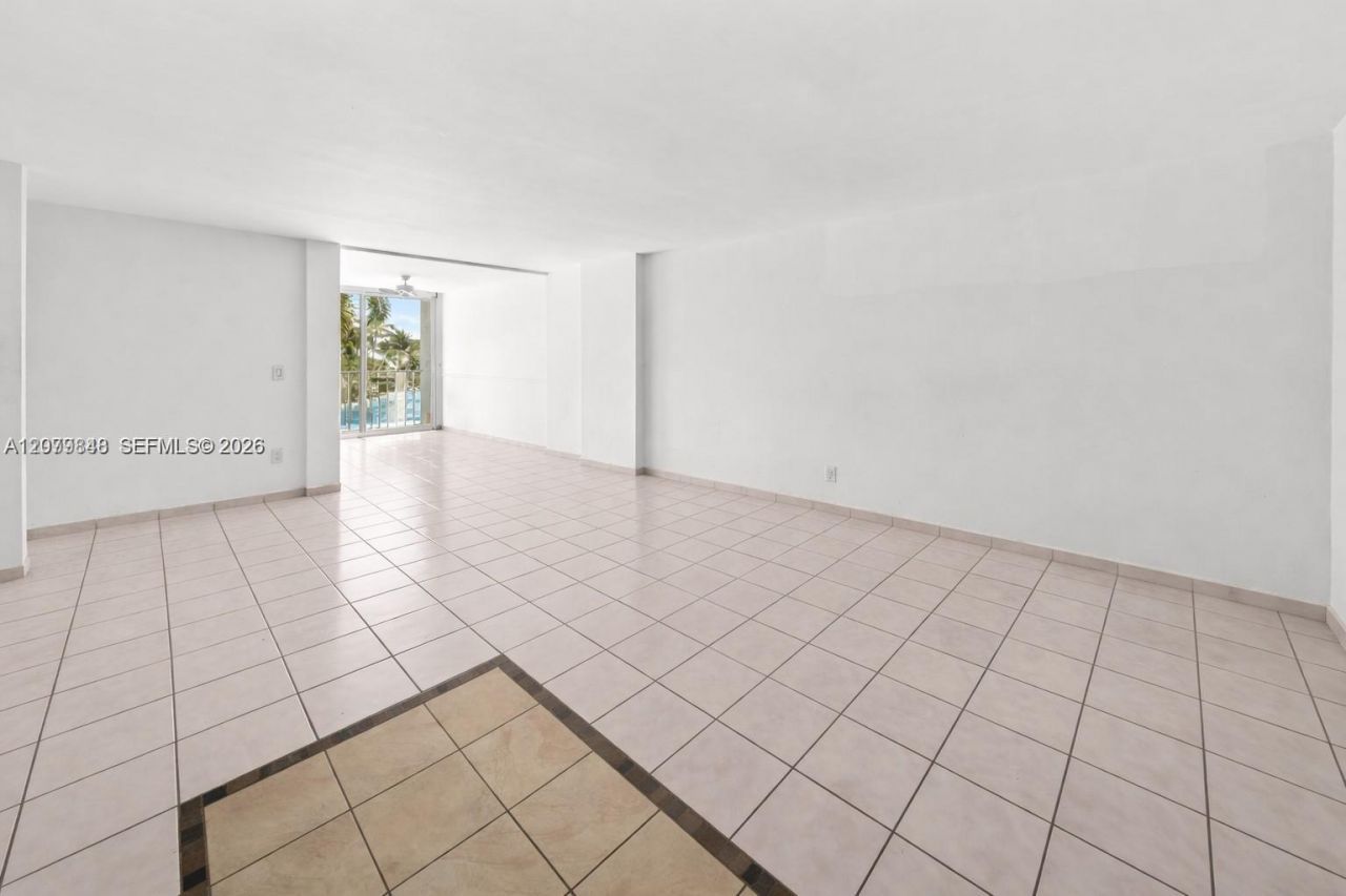 6450 Collins Ave, Unit 205, Miami Beach, FL 33141 Photo