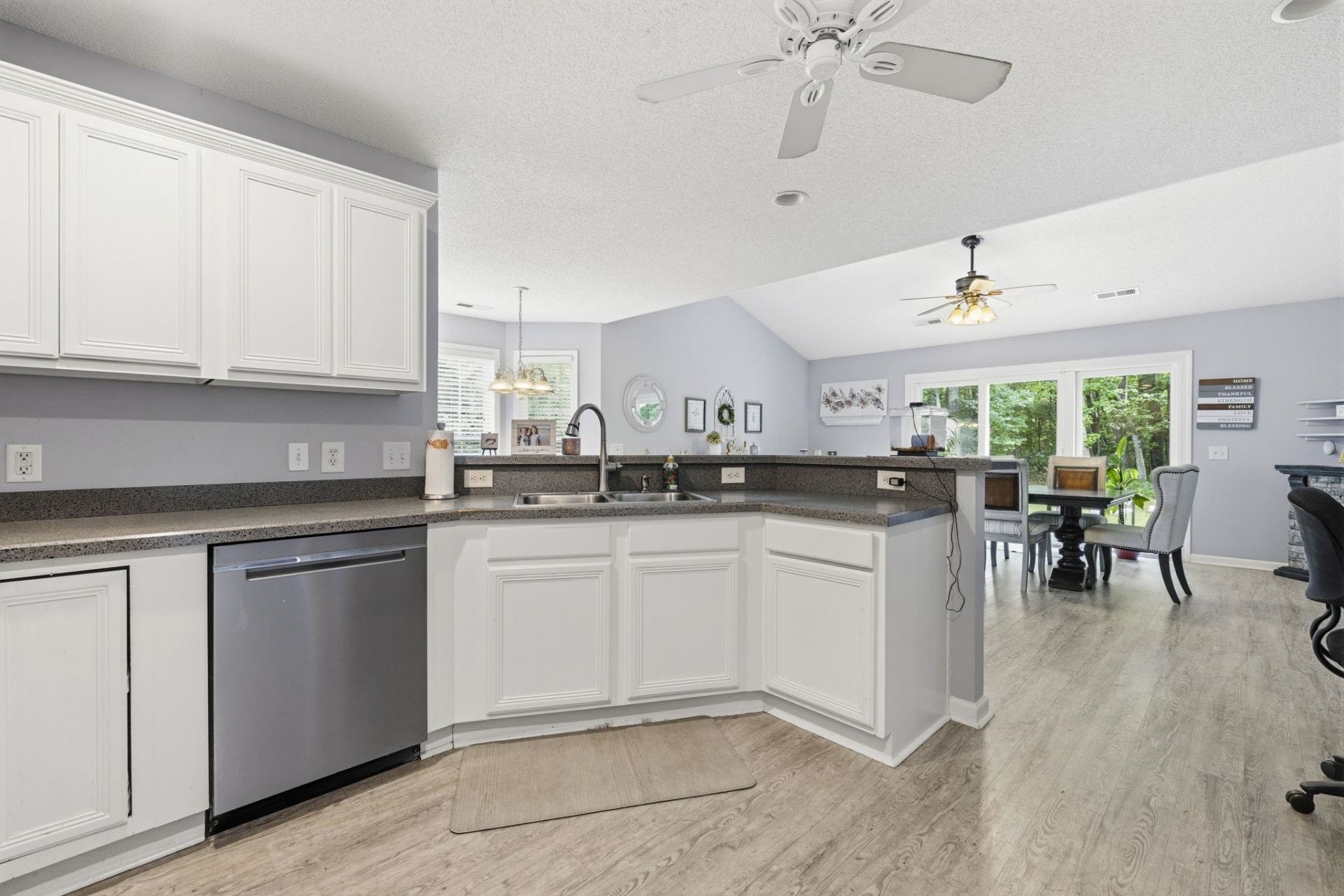 216 Collins Glen Dr. Photo 13