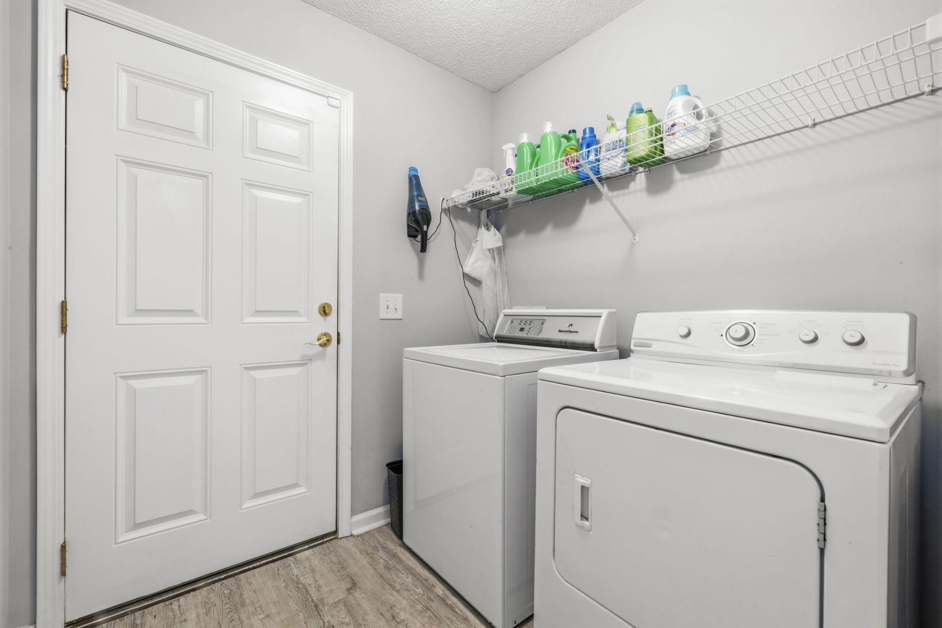 216 Collins Glen Dr. Photo 33
