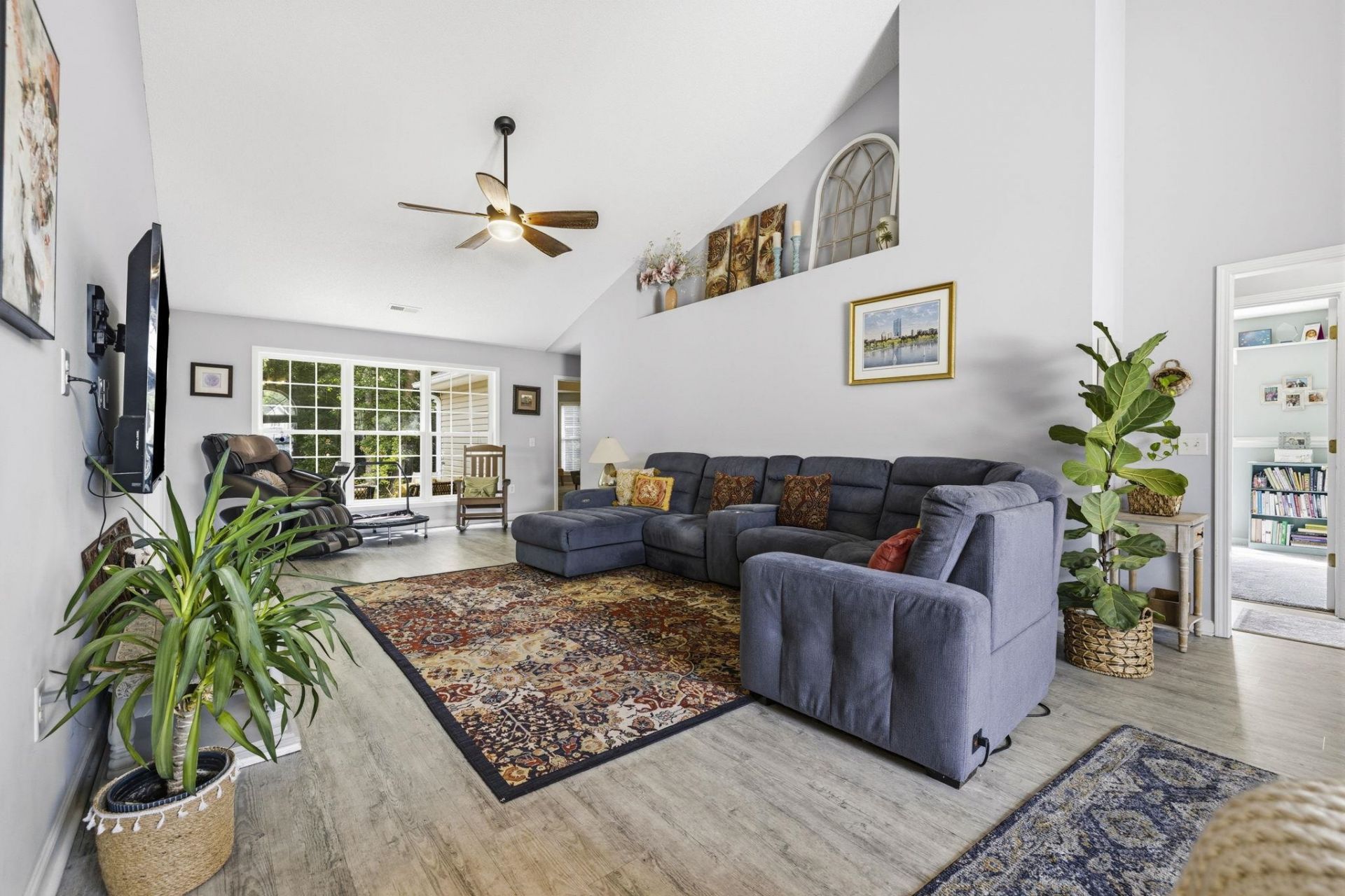 216 Collins Glen Dr. Photo 5