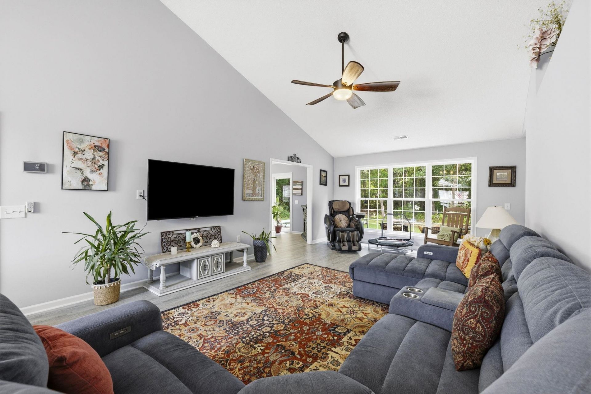 216 Collins Glen Dr. Photo 8