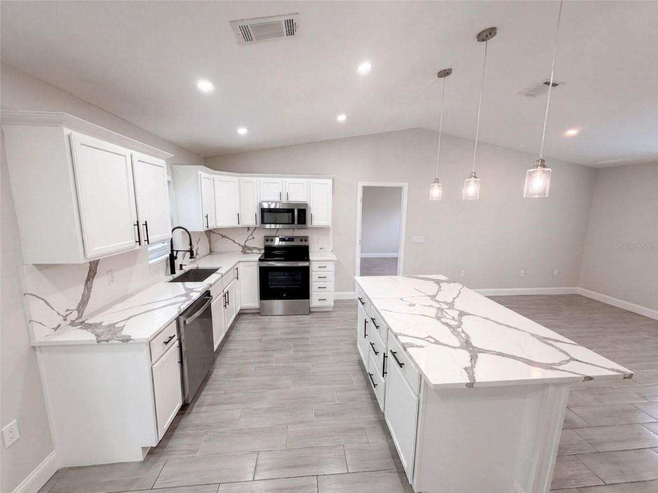 8165 Ridge Road , Weeki Wachee, FL 34613 Photo